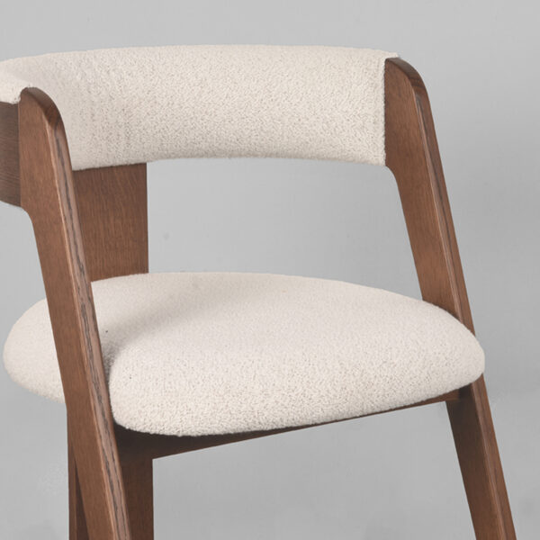 LABEL51 Eetkamerstoel Sasha - Wit - Boucle - Walnut Oak Frame - Afbeelding 5