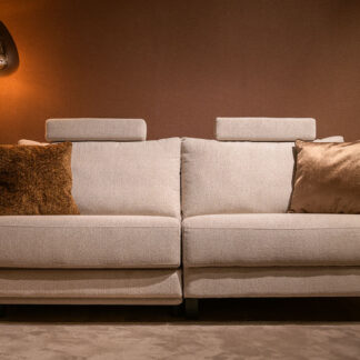 UrbanSofa-Dylan-Sofa-met-Recliner-Mulberry-Sand-1.jpg